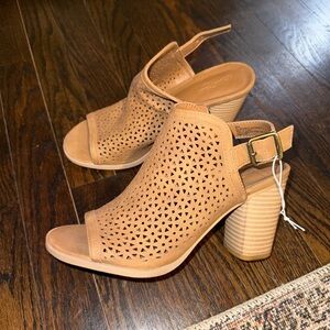 Universal Thread Tan Cutout Heeled Boots